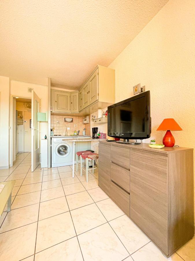 Bright Apartment With Pool Fréjus Εξωτερικό φωτογραφία